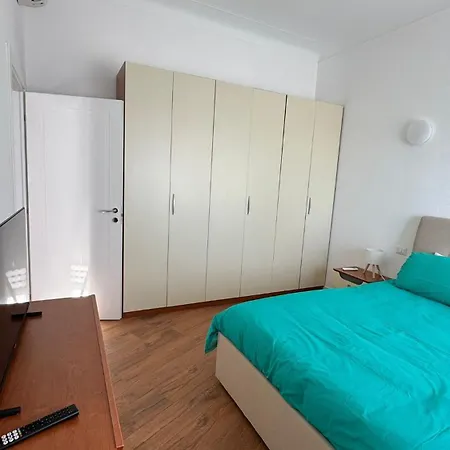 Apartamento Modern And Bright Two-room Above The M3 Metro Milán