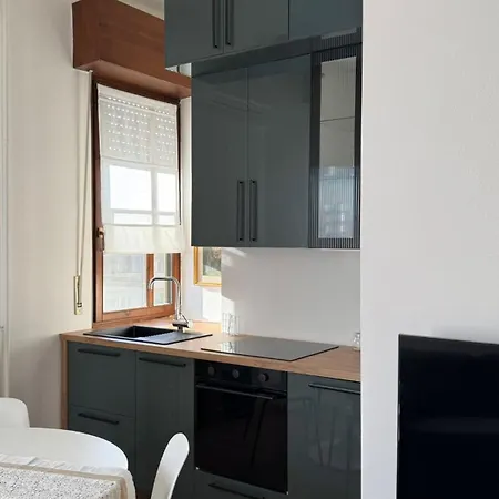 Modern And Bright Two-room Above The M3 Metro Milán