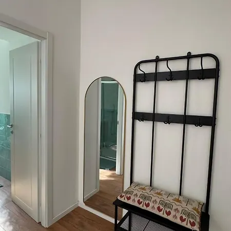 Modern And Bright Two-room Above The M3 Metro ميلان