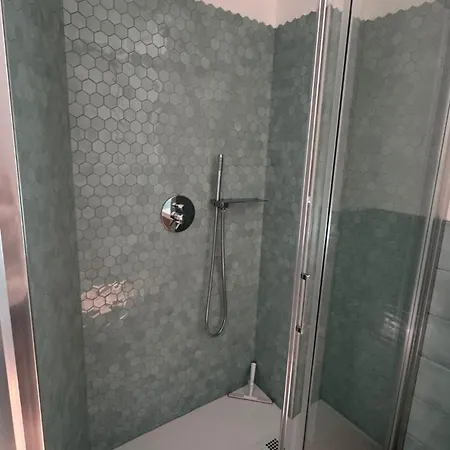 Modern And Bright Two-room Above The M3 Metro شقة ميلان